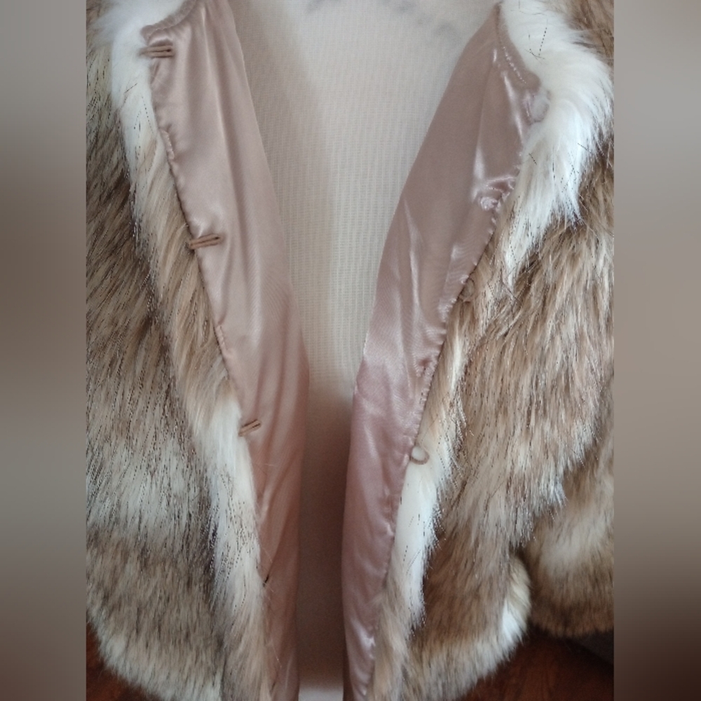 Victoria's Secret faux fur coat - Picture 5 of 9